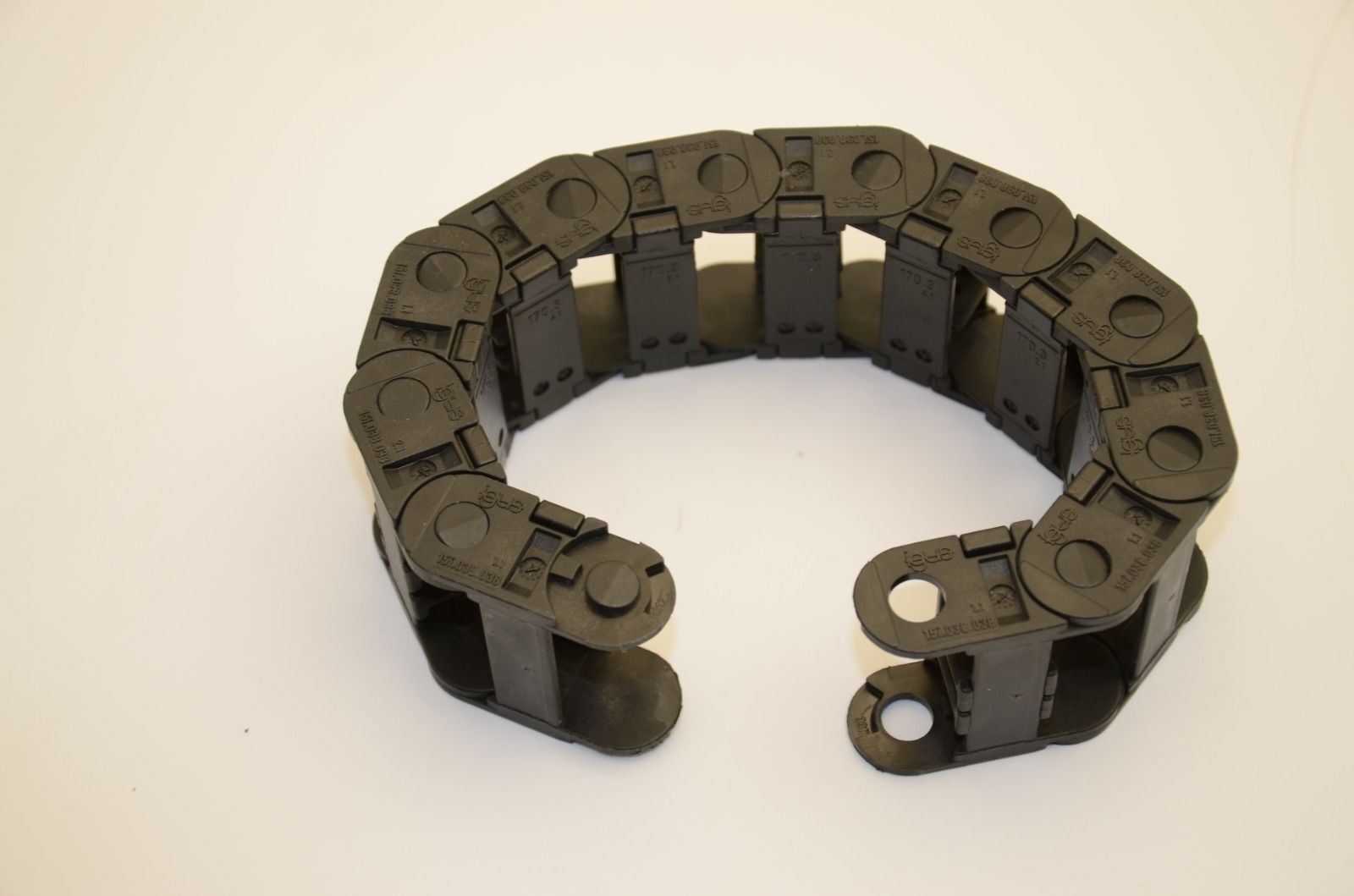 Igus Cable Carrier 15i.038.038, 38mm x 17mm ID, 330mmL