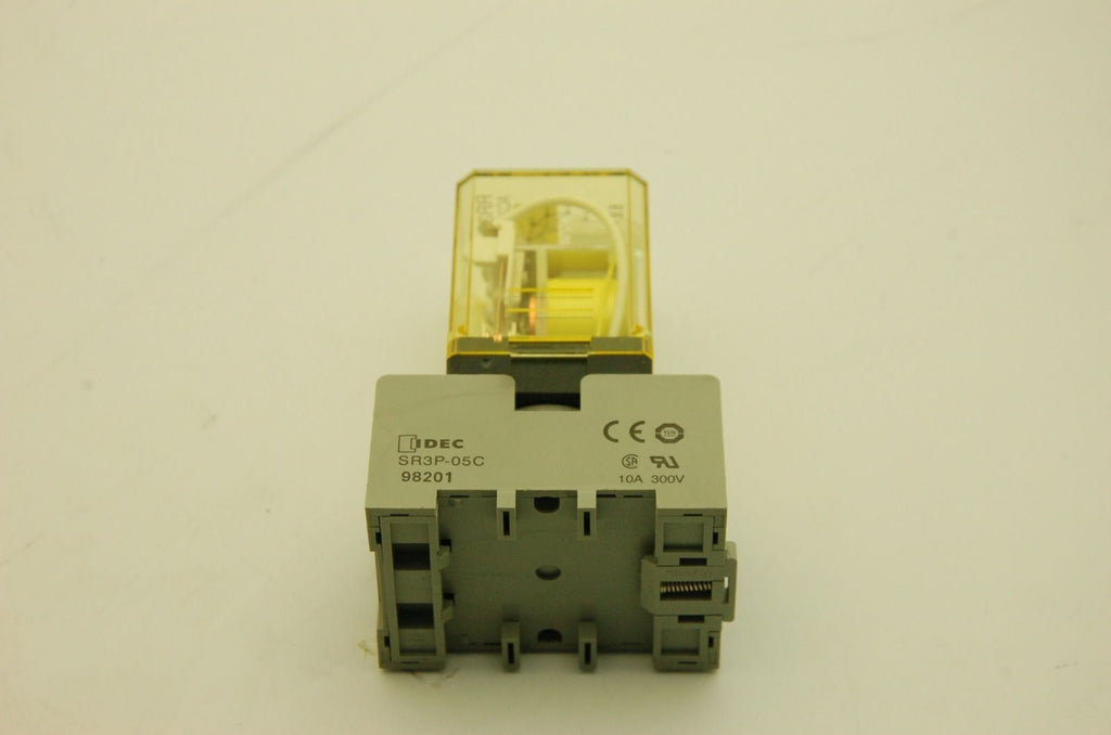 Idec RR3PA-UL AC230V Relay W/ SR3P-05C Socket Base 10A 300V Lot of 6