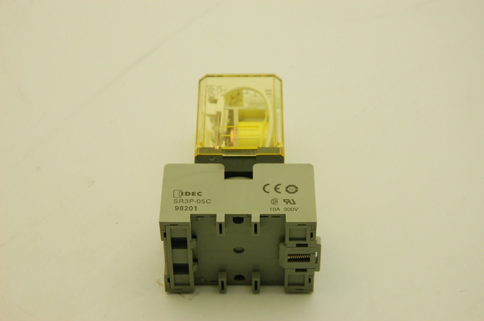 Idec RR3PA-UL AC230V Relay W/ SR3P-05C Socket Base 10A 300V Lot of 6