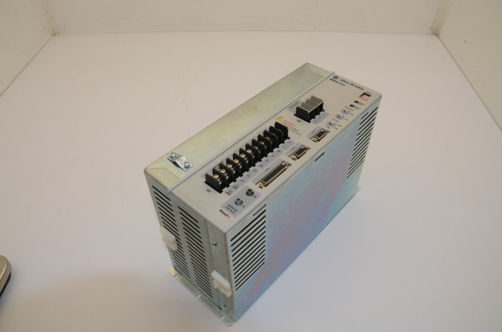 Allen Bradley Ultra 3000 Servo Drive, 230/460VAC, 3-PH, 50/60Hz, Ser. B, V1.53
