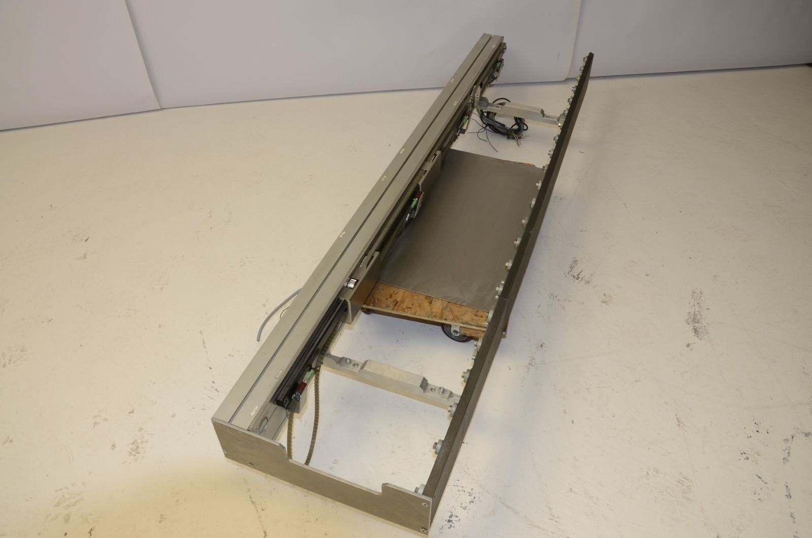 Valeo 402.866 Drive Conveyor, 24V, 78"L, 13.5"W