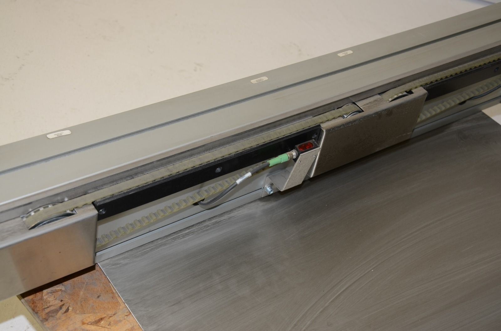 Valeo 402.866 Drive Conveyor, 24V, 78"L, 13.5"W