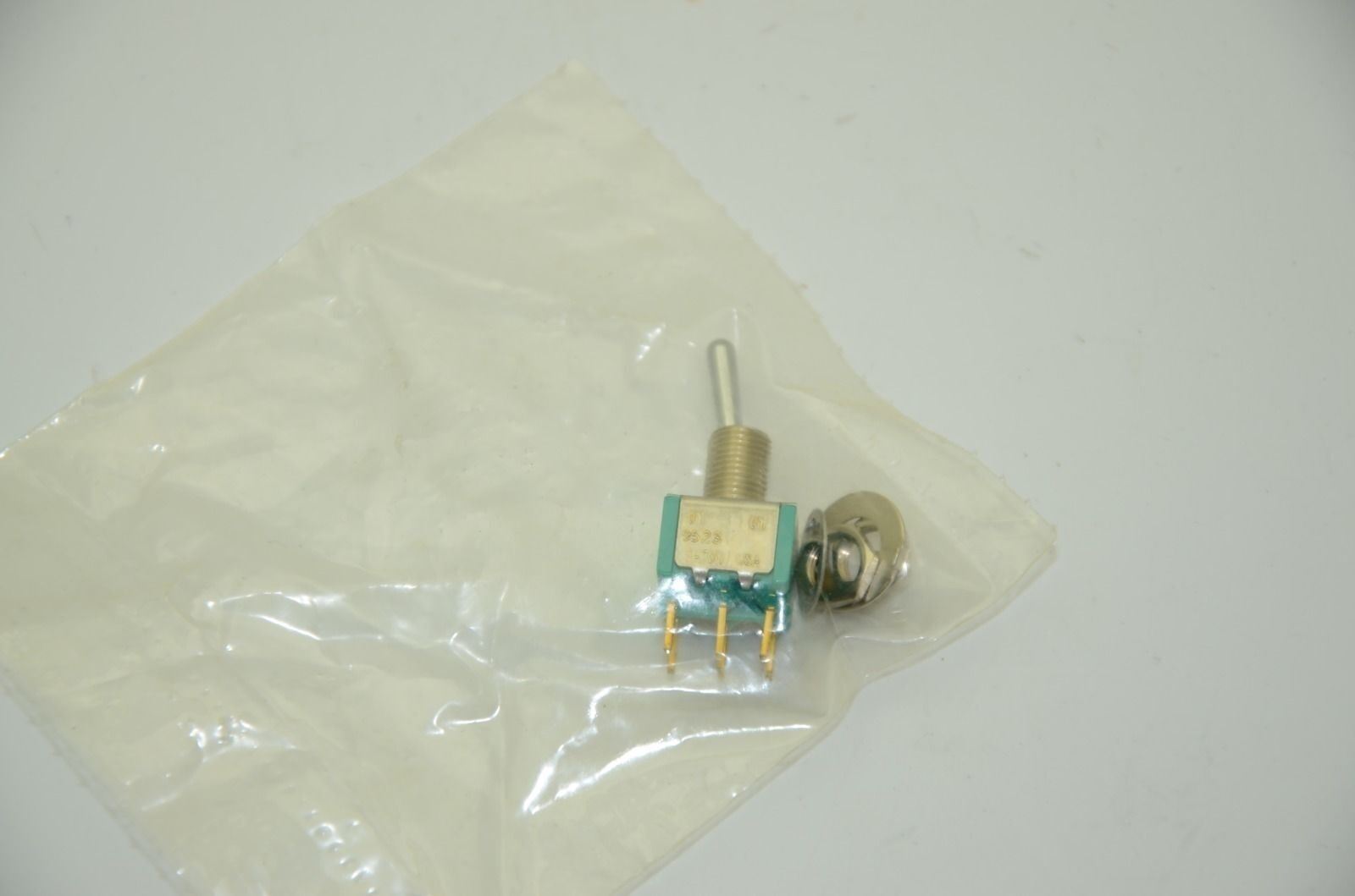 Electroswitch A223S1YCQ Toggle Switch, DPDT, 6A, 250V - Lot of 5 - NEW