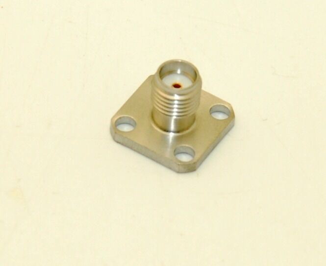 TE Connectivity / AMP 1052649-1 Female, 1/2" x 1/2" Base - Lot of 8 - NEW