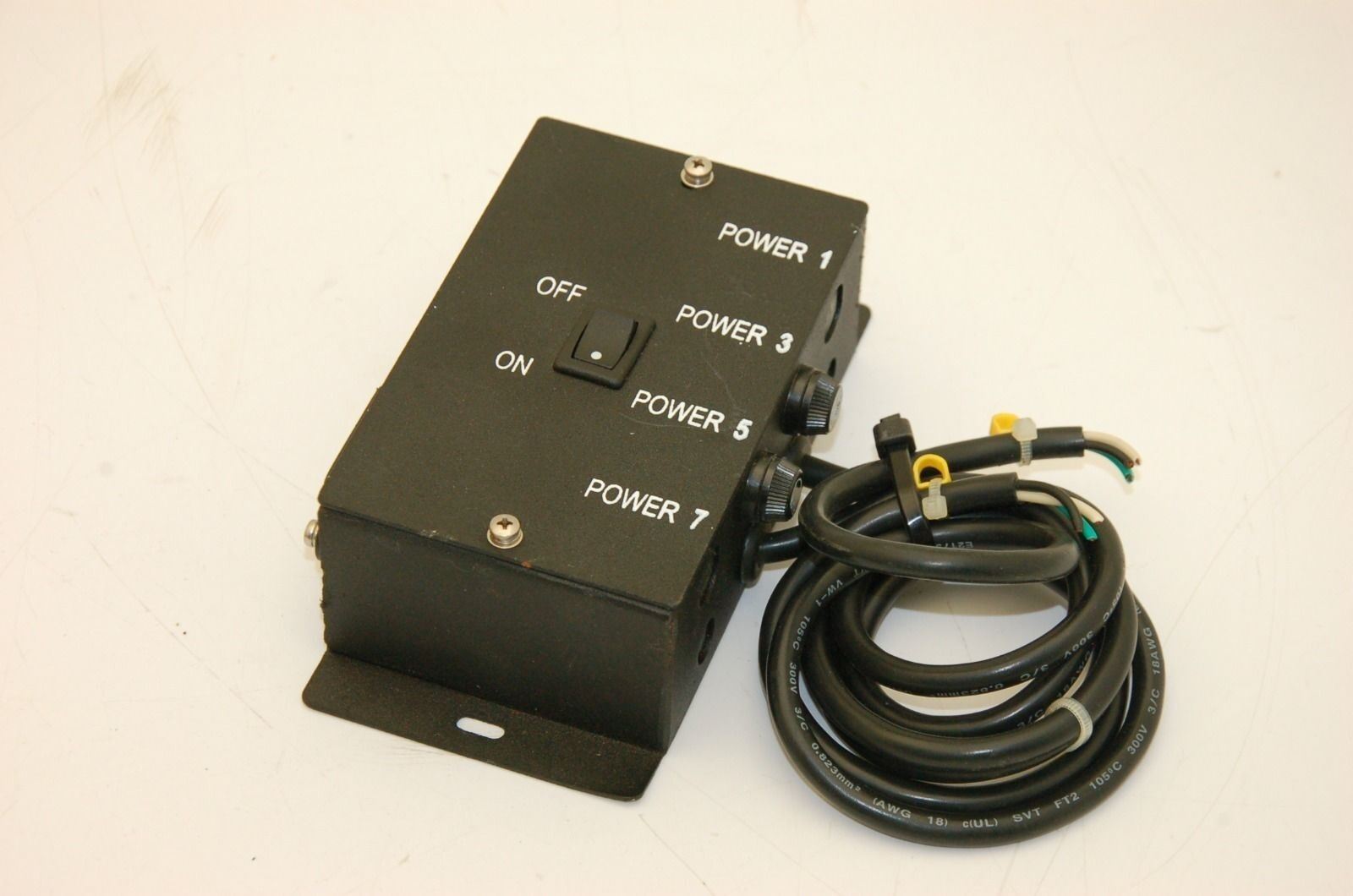 Power Distribution Box, 125/250VAC, C13 M to F to Pigtail (x2), Fused, Switched