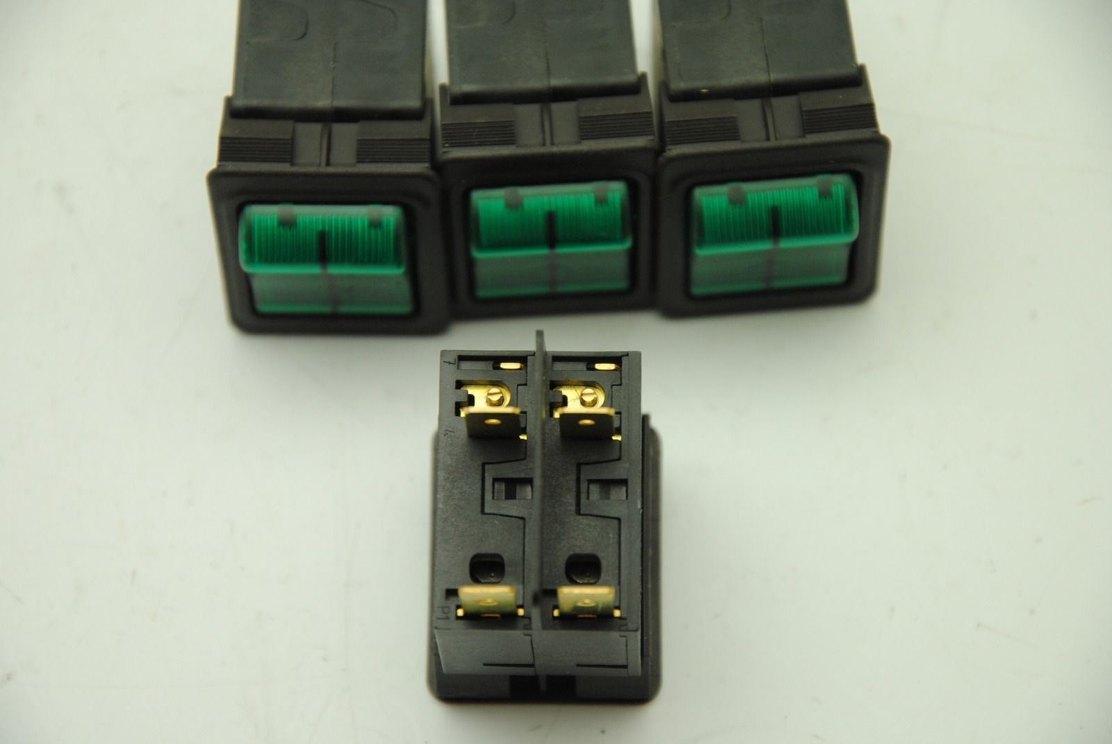 Schurter TA35-C324F100C0, Circuit Breakers, 10A 240VAC 60VDC, Lot of 4 FreeShip