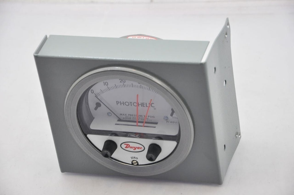 AMAT/Dwyer 3000MR Photohelic Gauge 24VCD