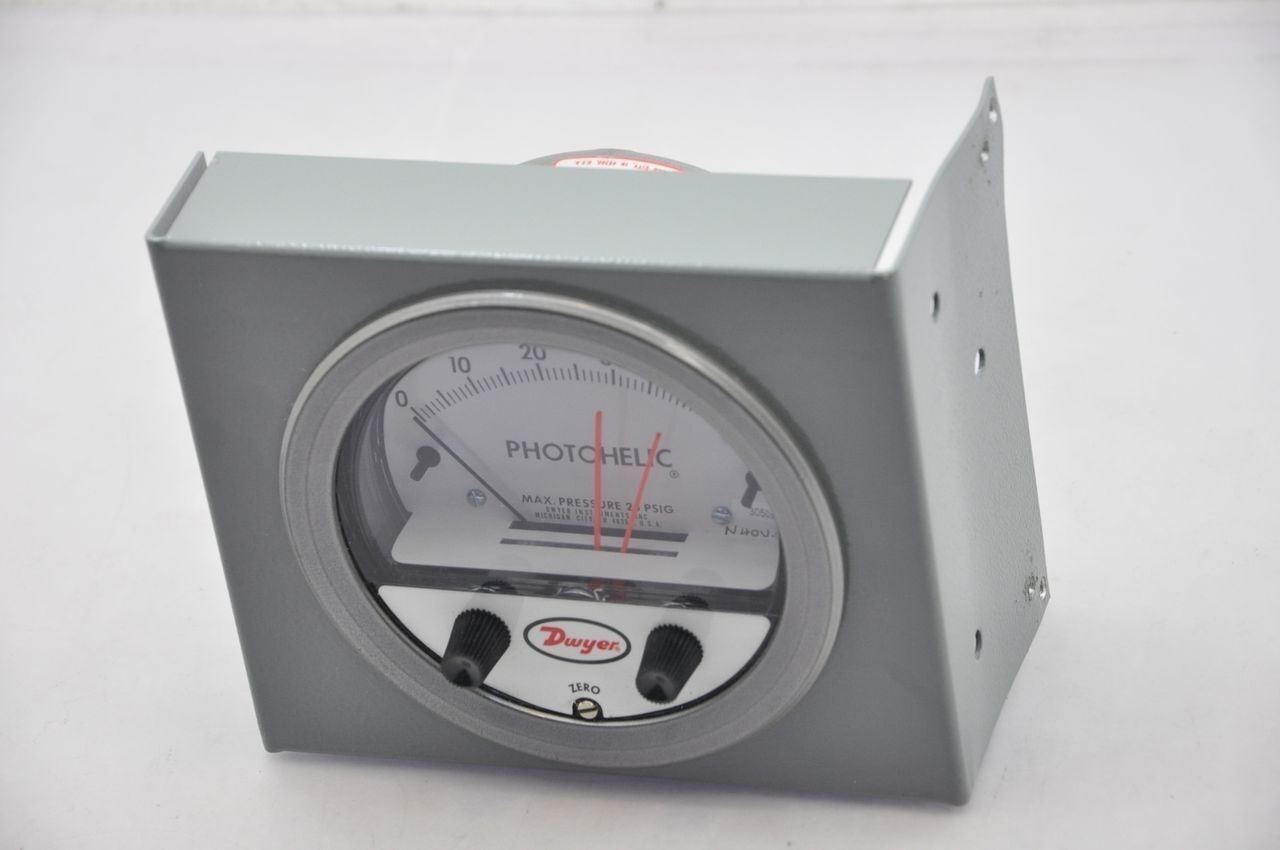 AMAT/Dwyer 3000MR Photohelic Gauge 24VCD