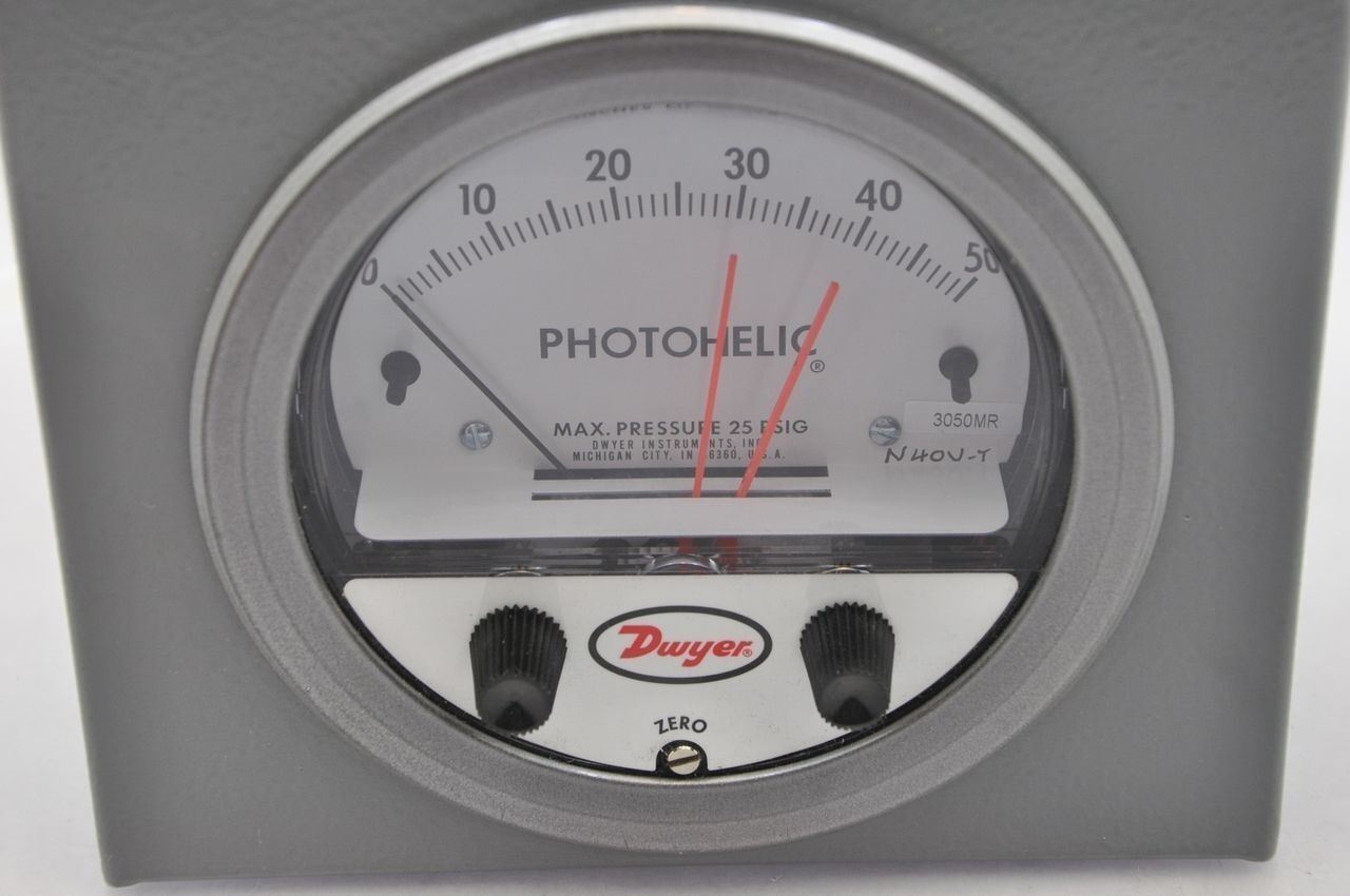 AMAT/Dwyer 3000MR Photohelic Gauge 24VCD