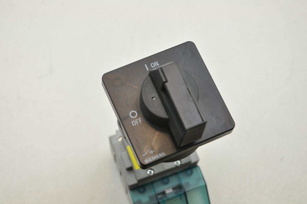 Siemens 3LD2517-0TK11 Main/Emerg. STOP Switch, 63A/690V 400V/22kW