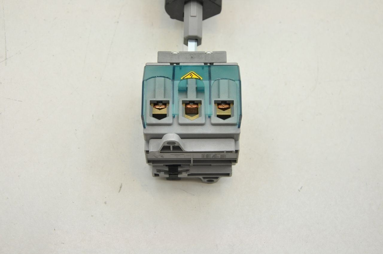Siemens 3LD2517-0TK11 Main/Emerg. STOP Switch, 63A/690V 400V/22kW