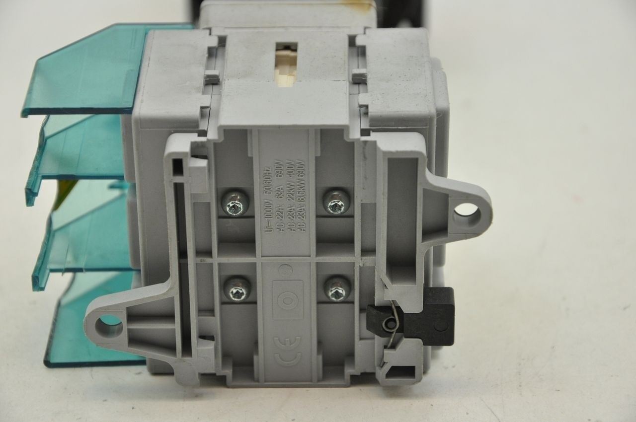 Siemens 3LD2517-0TK11 Main/Emerg. STOP Switch, 63A/690V 400V/22kW