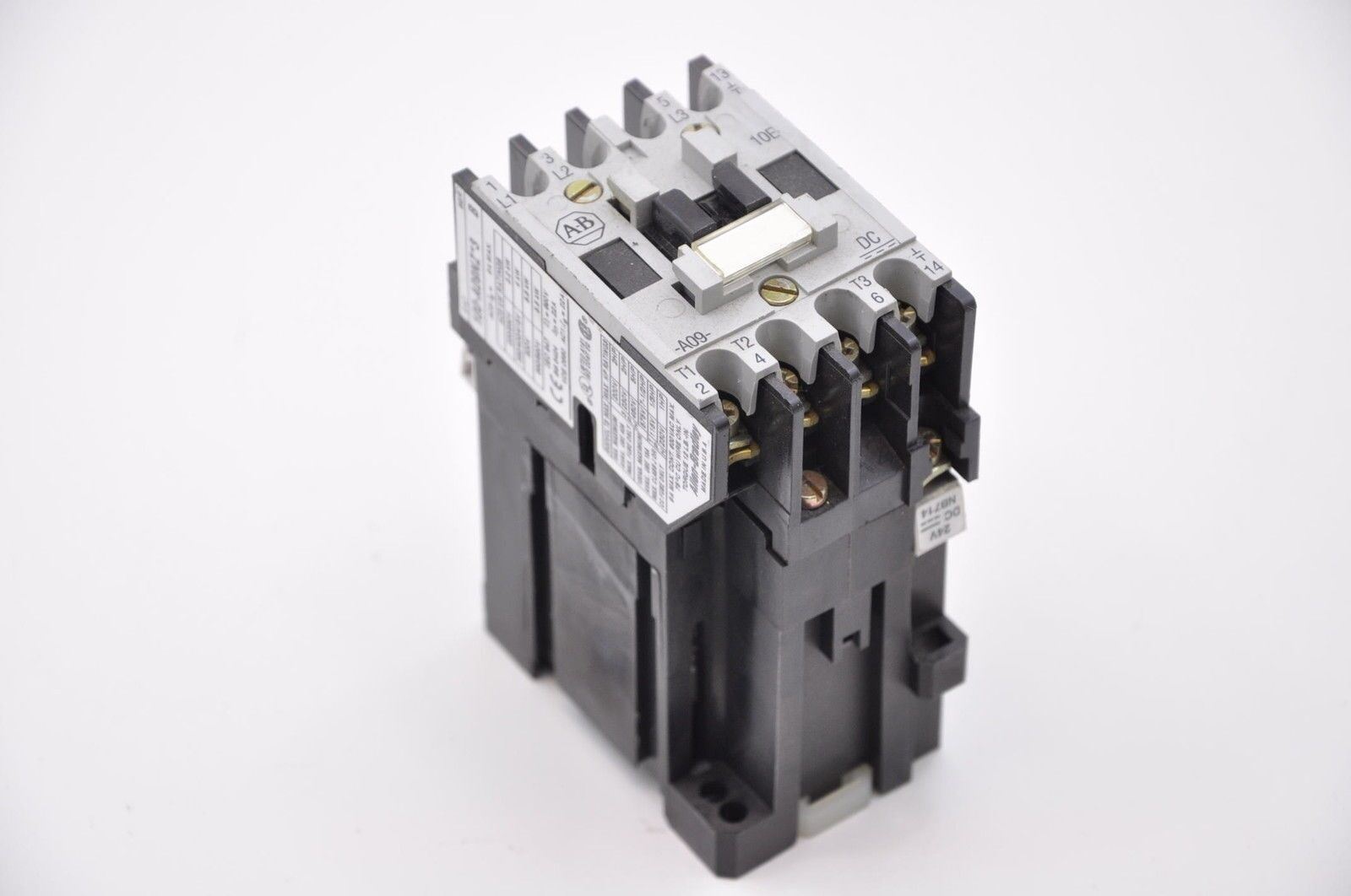 Allen Bradley 100-A09NZ 3 22A Magnetic Contactor 24VDC Coil