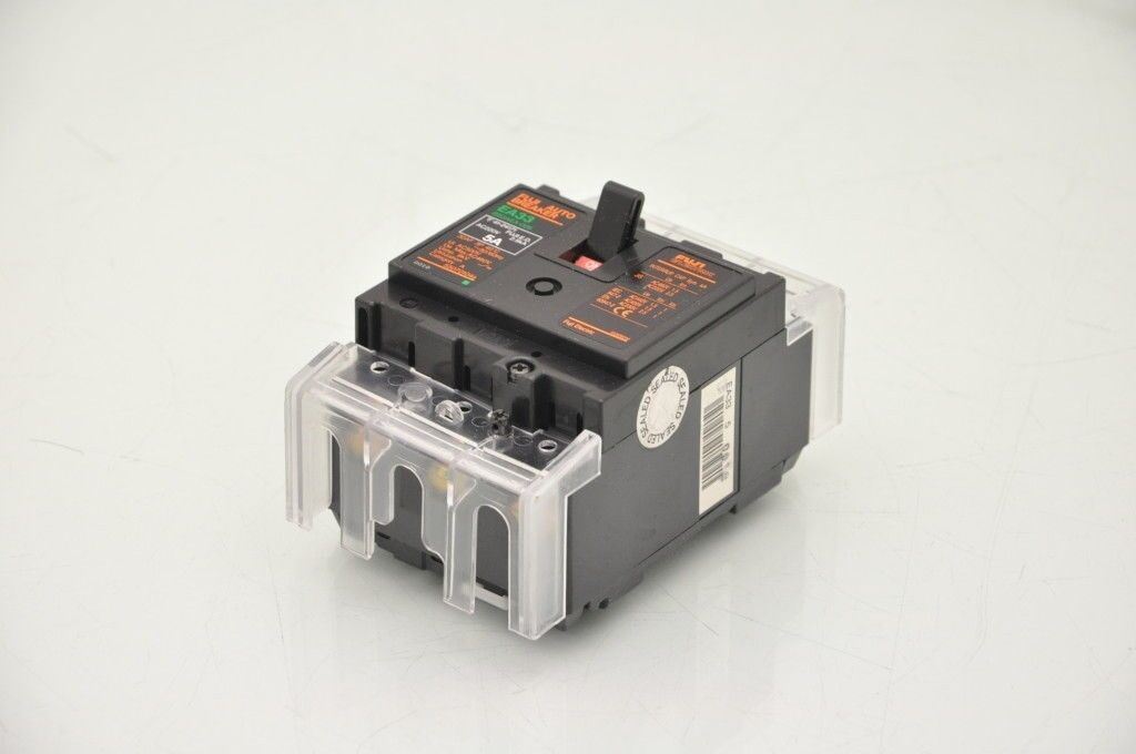 Fuji Electronic EA33 5A Circuit Breaker DIN rail mount 3 pole