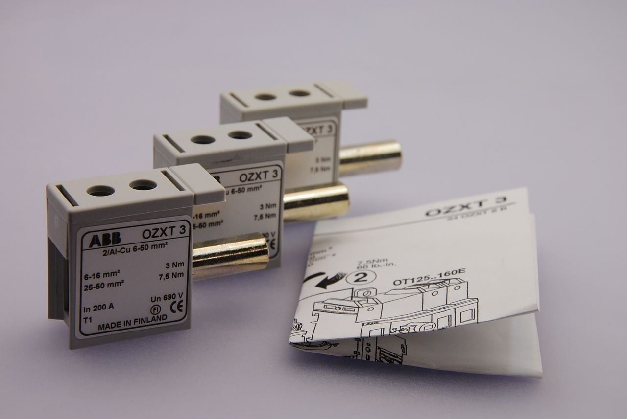 45x ABB 1SCA022639R0720 OZXT3 Terminal Set Clamp Breaker Expander 1 to 2 1/0 AWG