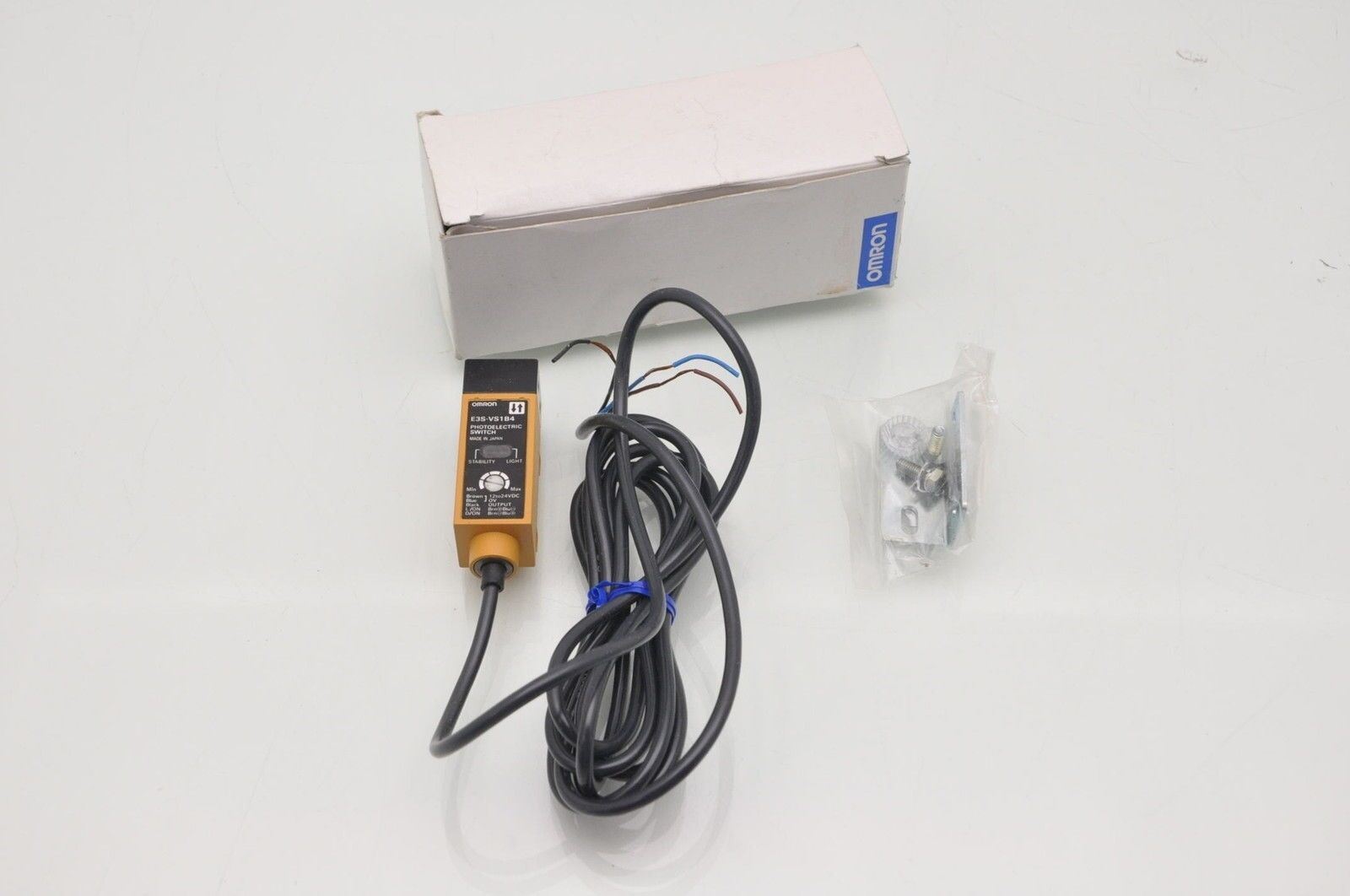 Omron E3S-V1B4 Photoelectric Switch 12-24V DC PLC NIB