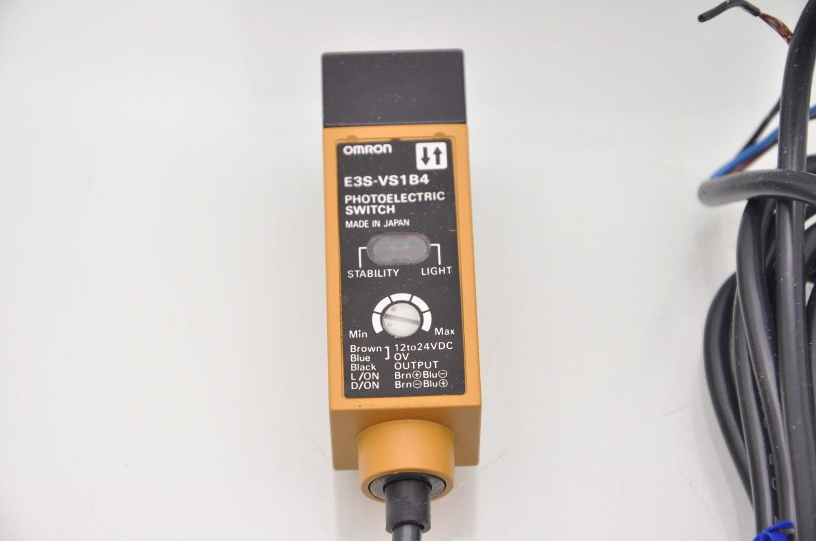 Omron E3S-V1B4 Photoelectric Switch 12-24V DC PLC NIB