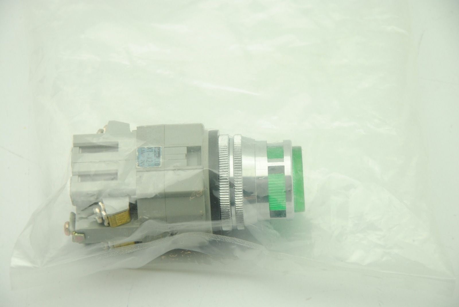 IDEC ALFD29911, 24V Green LED Illuminated Pushbutton