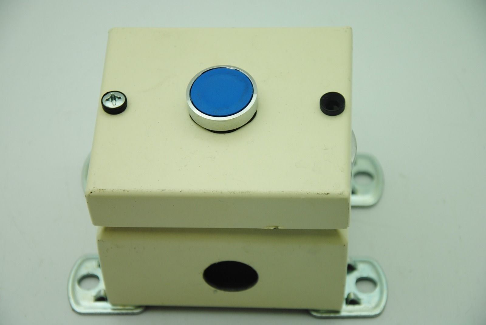 XEXM 1500 SOMN, Type 12 Steel Enclosure w/ ZBE-101 Pushbutton