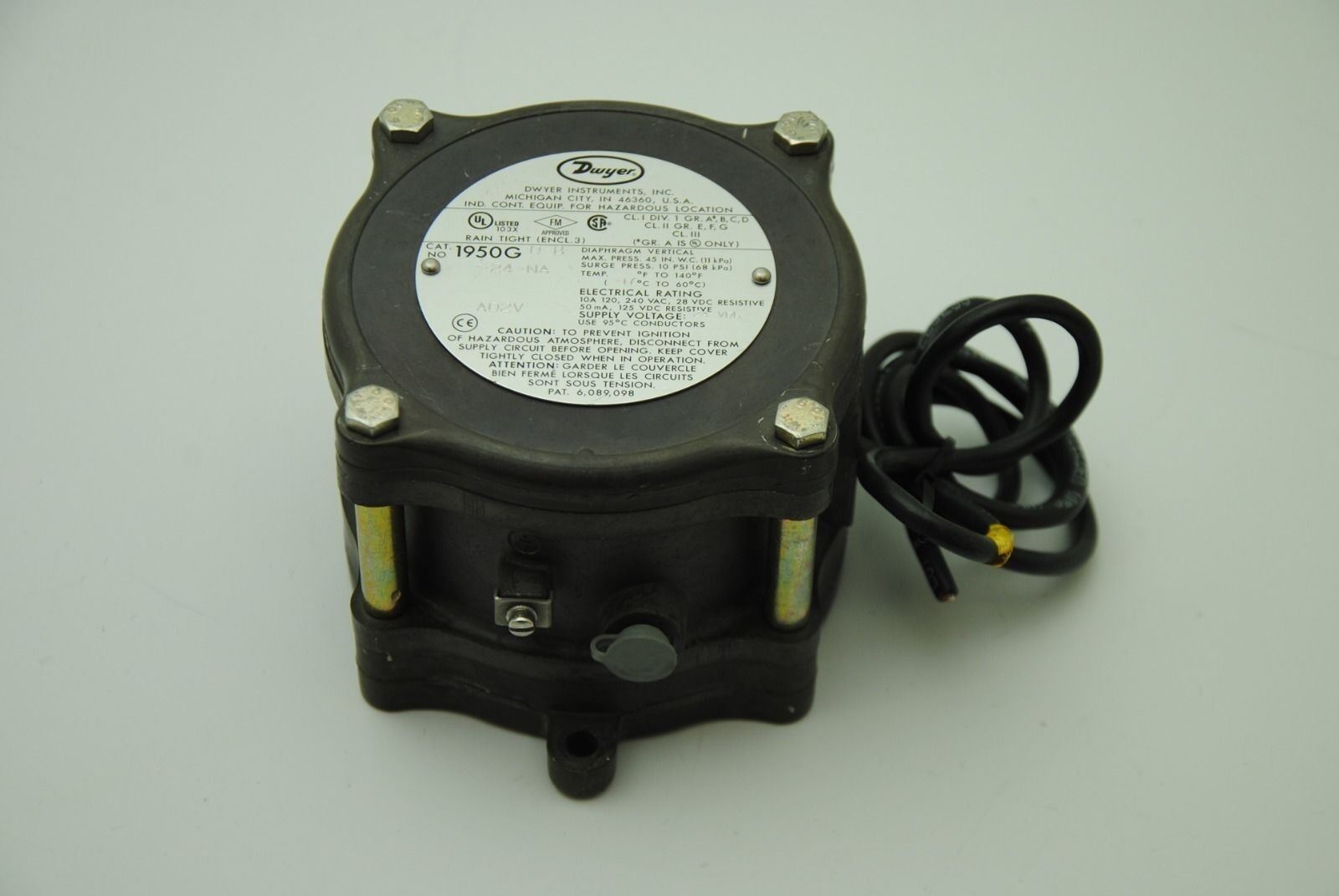 Dwyer 1950G-0-B-24, Explosion-Proof Pressure Switch