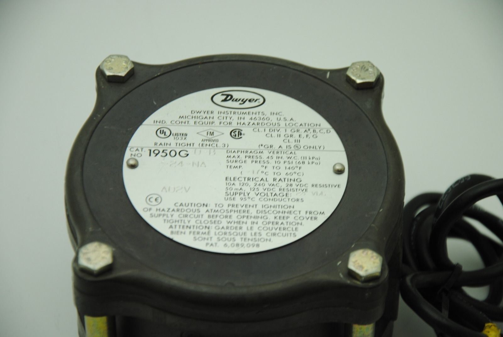 Dwyer 1950G-0-B-24, Explosion-Proof Pressure Switch