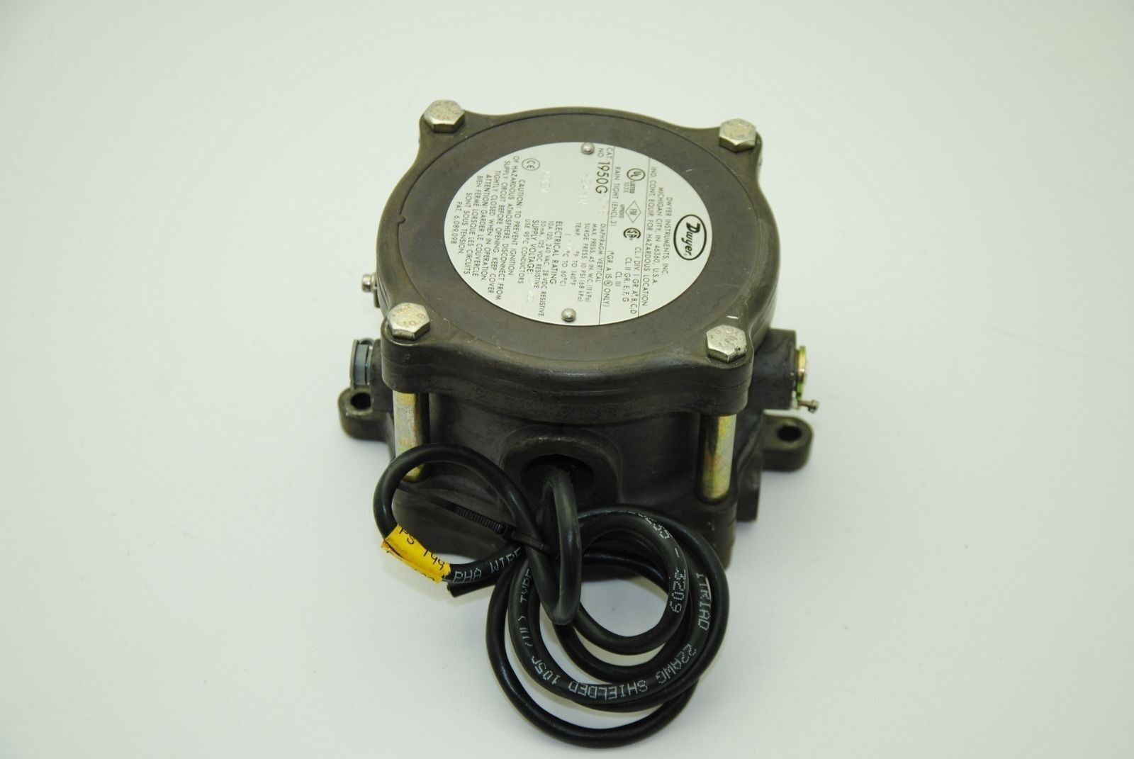 Dwyer 1950G-0-B-24, Explosion-Proof Pressure Switch