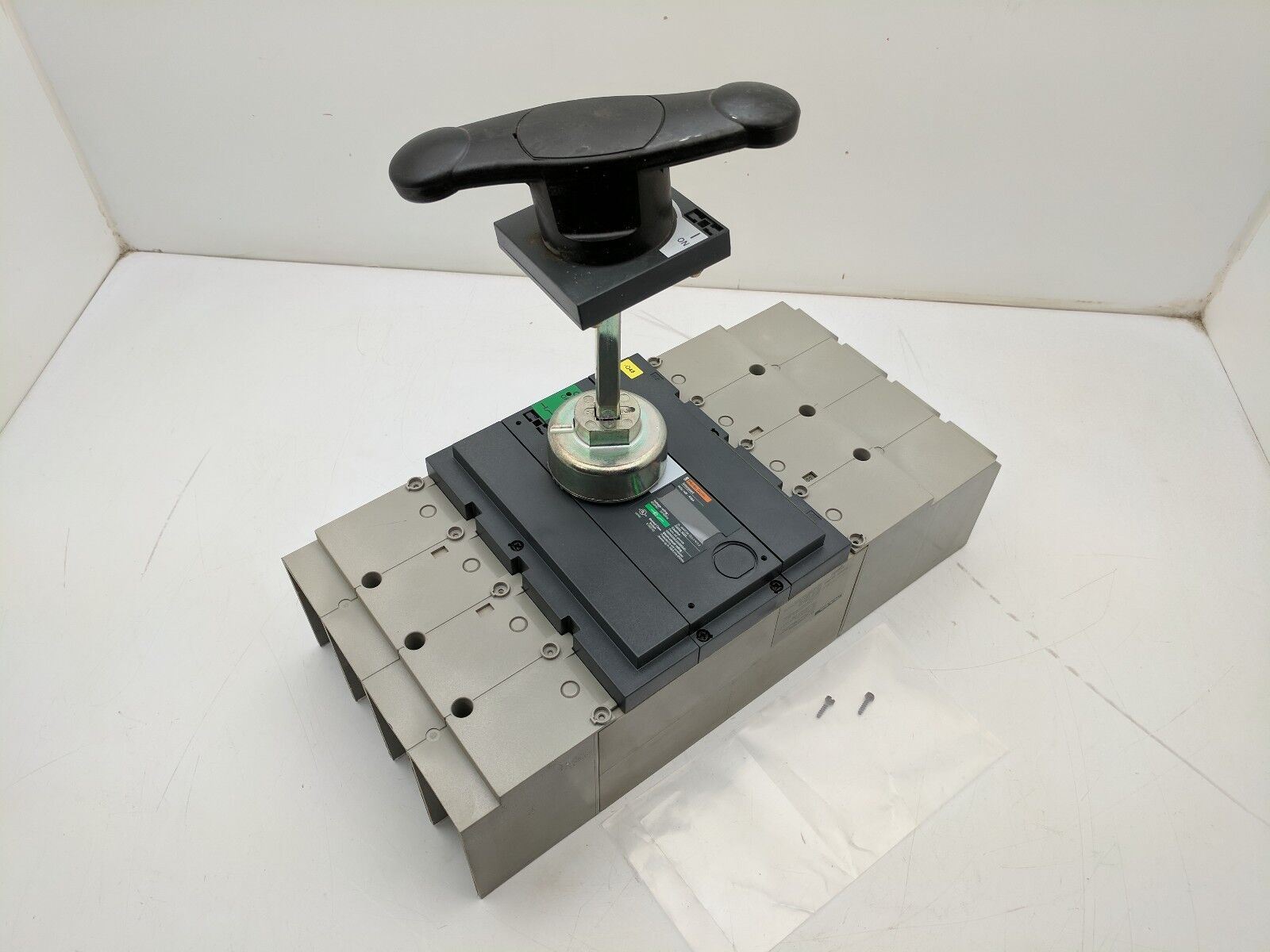 Schneider Merlin Gerin Interpact INSJ400 600V 400A Molded Case Disconnect Switch