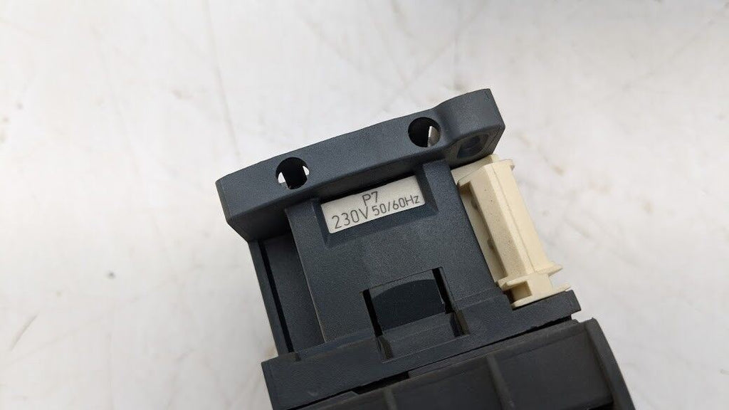 6x Telemecanique Schneider Electric 3 Pole 3PH Contactor LC1D38 9-18kW 120V Coil