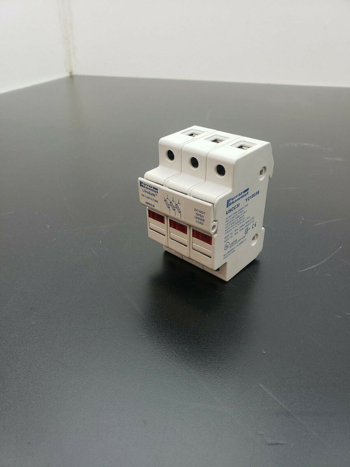 Ferraz Shawmut UltraSafe USCC3L Class CC Fuseholder 600V 30A 3 Pole w/10A Fuses
