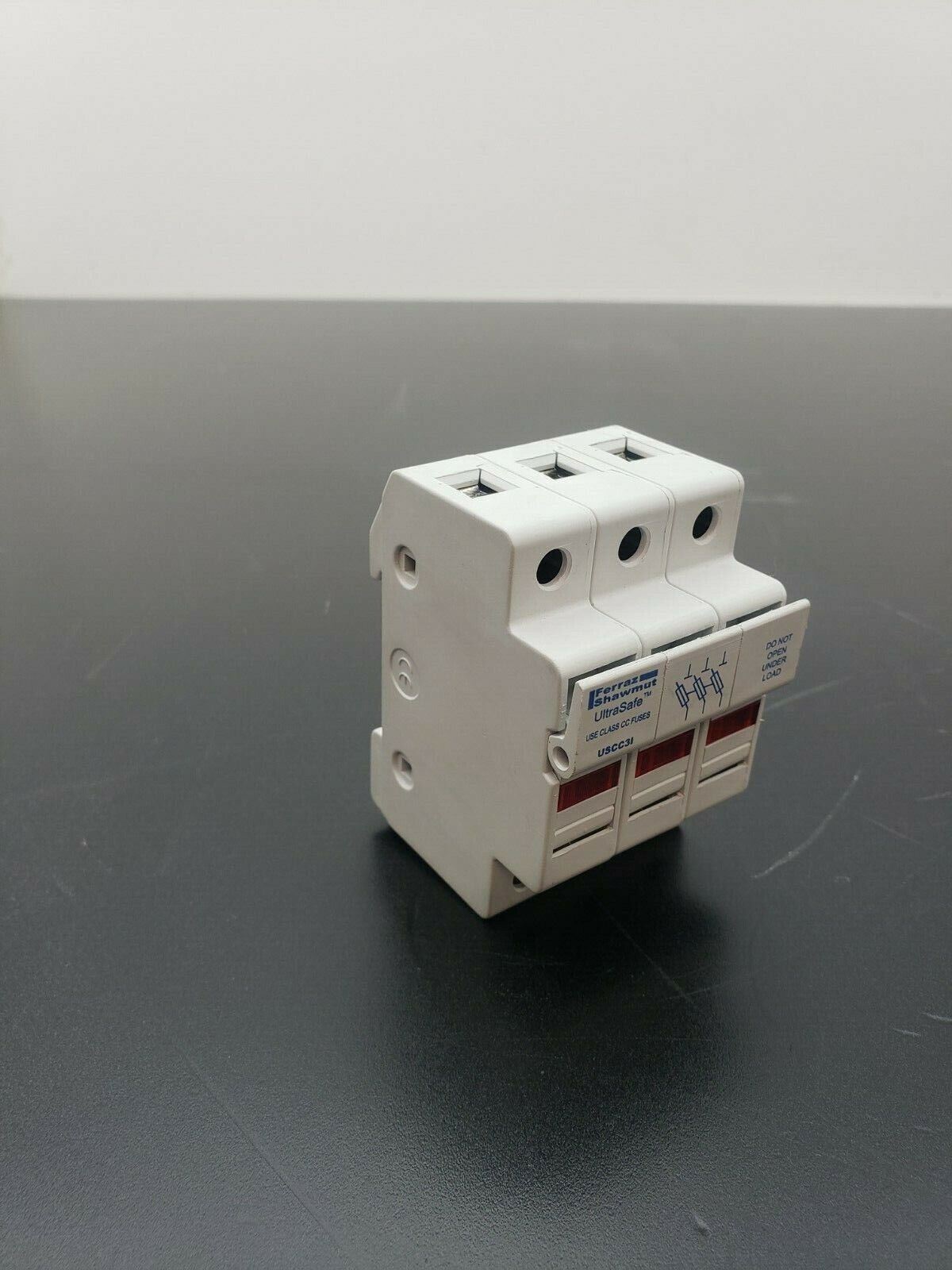 Ferraz Shawmut UltraSafe USCC3L Class CC Fuseholder 600V 30A 3 Pole w/10A Fuses