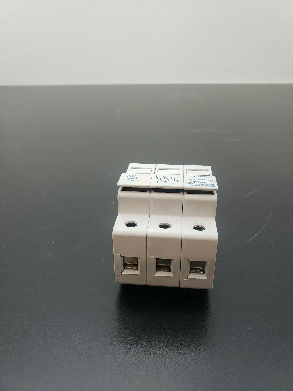 Ferraz Shawmut UltraSafe USCC3L Class CC Fuseholder 600V 30A 3 Pole w/10A Fuses