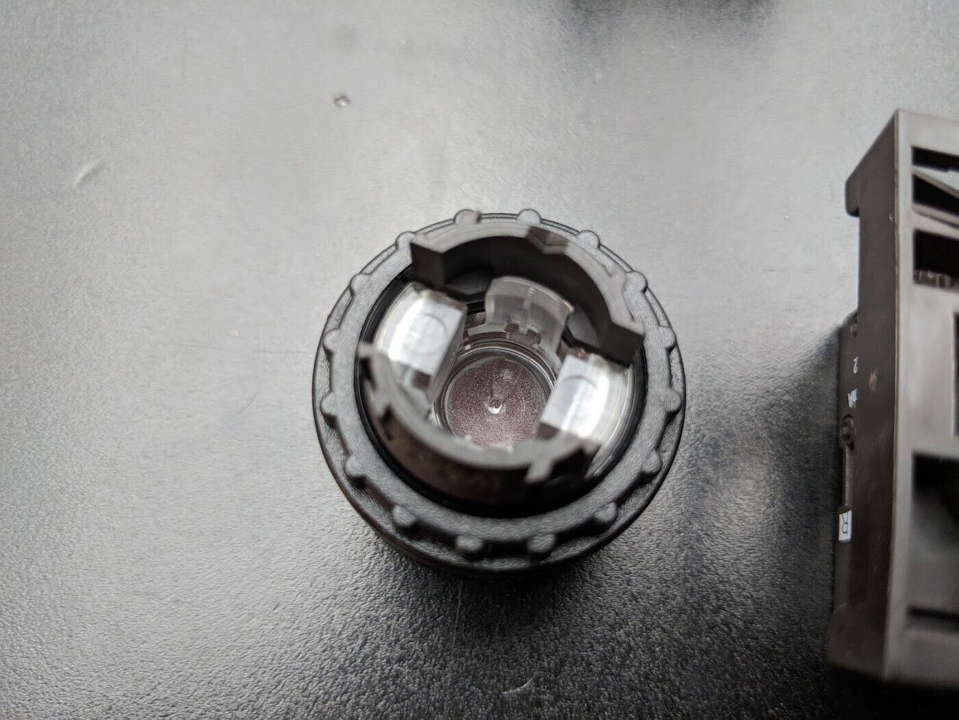 4x Red Eaton Momentary Contact Machine Control Push Button 2 Pole 22mm M22-LED