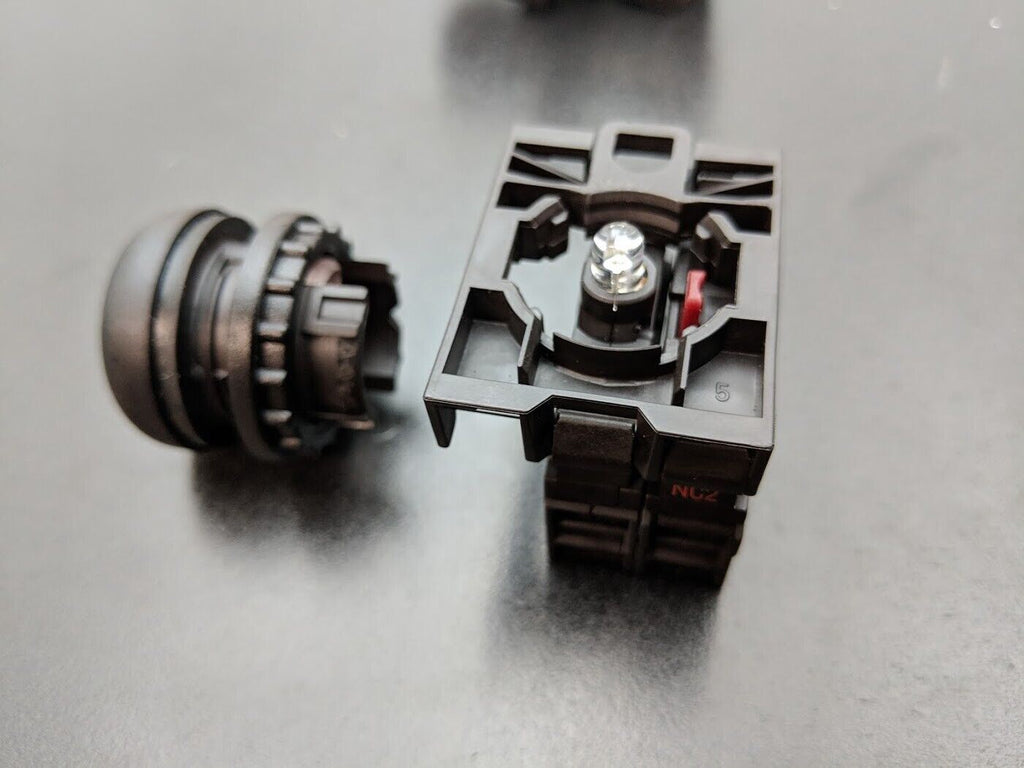 4x Red Eaton Momentary Contact Machine Control Push Button 2 Pole 22mm M22-LED