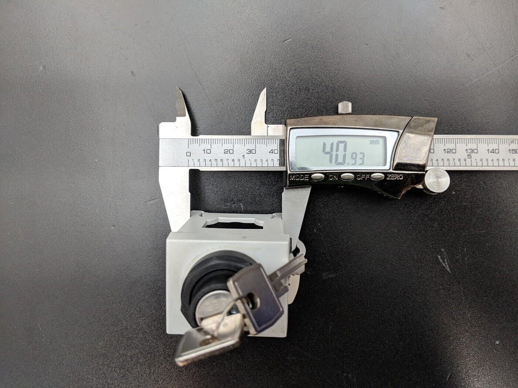 Eaton Cutler Hammer Machine Keyed Switch On Off 22mm E22B2 2 Keys