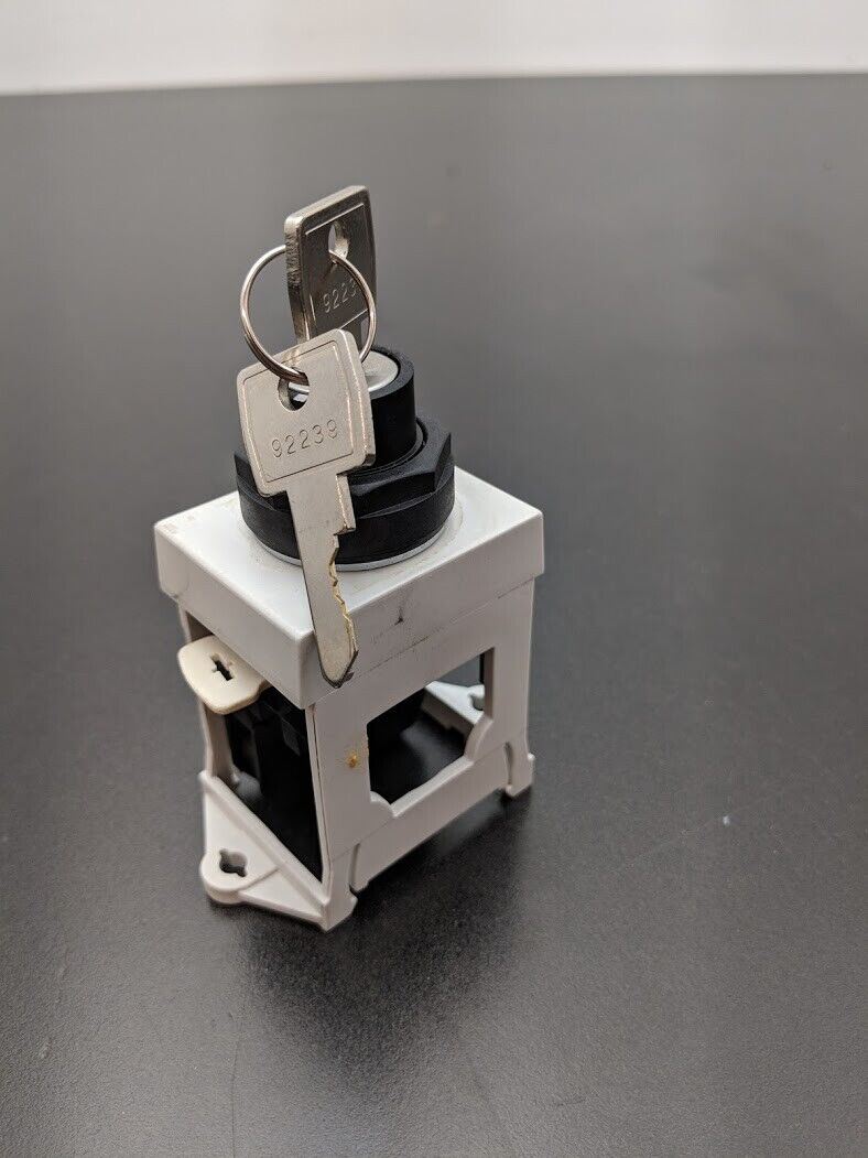 Eaton Cutler Hammer Machine Keyed Switch On Off 22mm E22B2 2 Keys