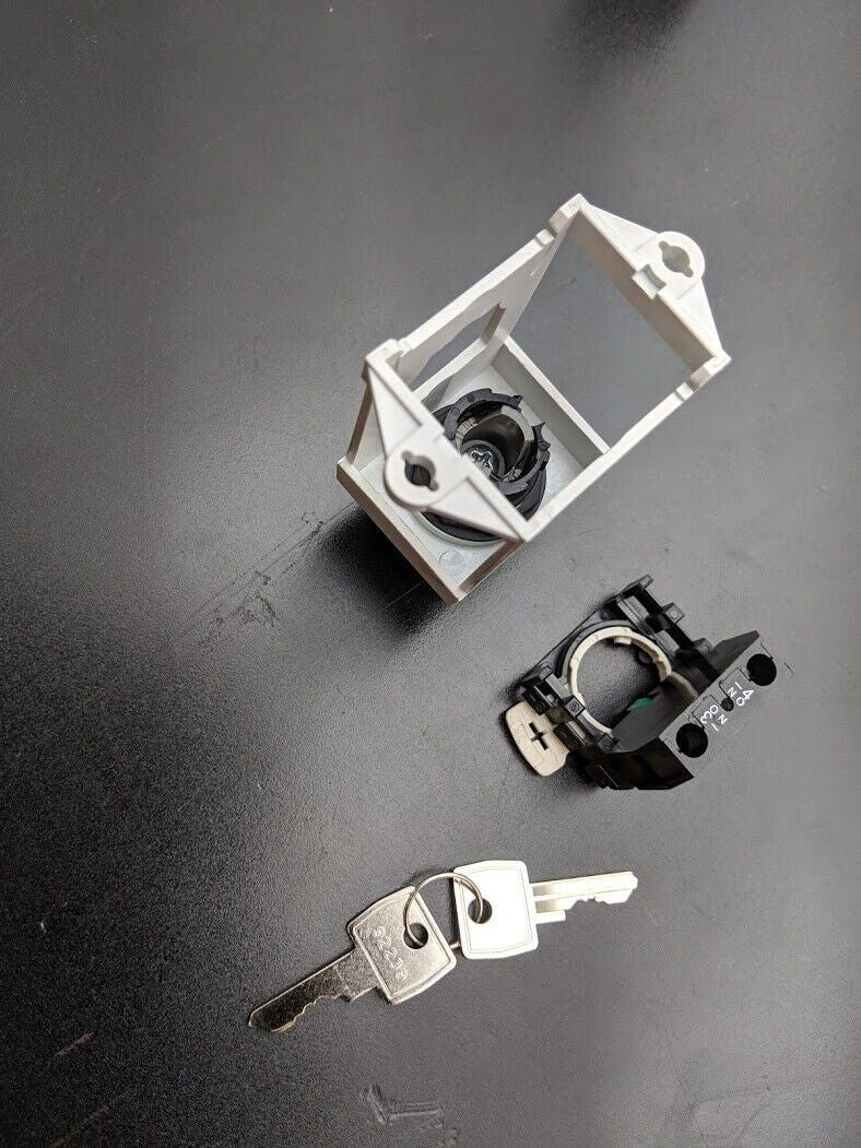 Eaton Cutler Hammer Machine Keyed Switch On Off 22mm E22B2 2 Keys