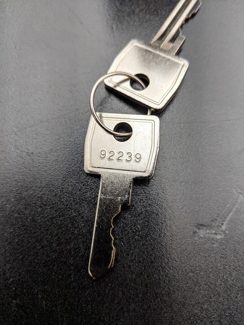 Eaton Cutler Hammer Machine Keyed Switch On Off 22mm E22B2 2 Keys