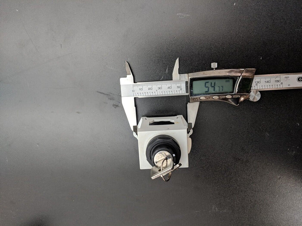 Eaton Cutler Hammer Machine Keyed Switch On Off 22mm E22B2 2 Keys