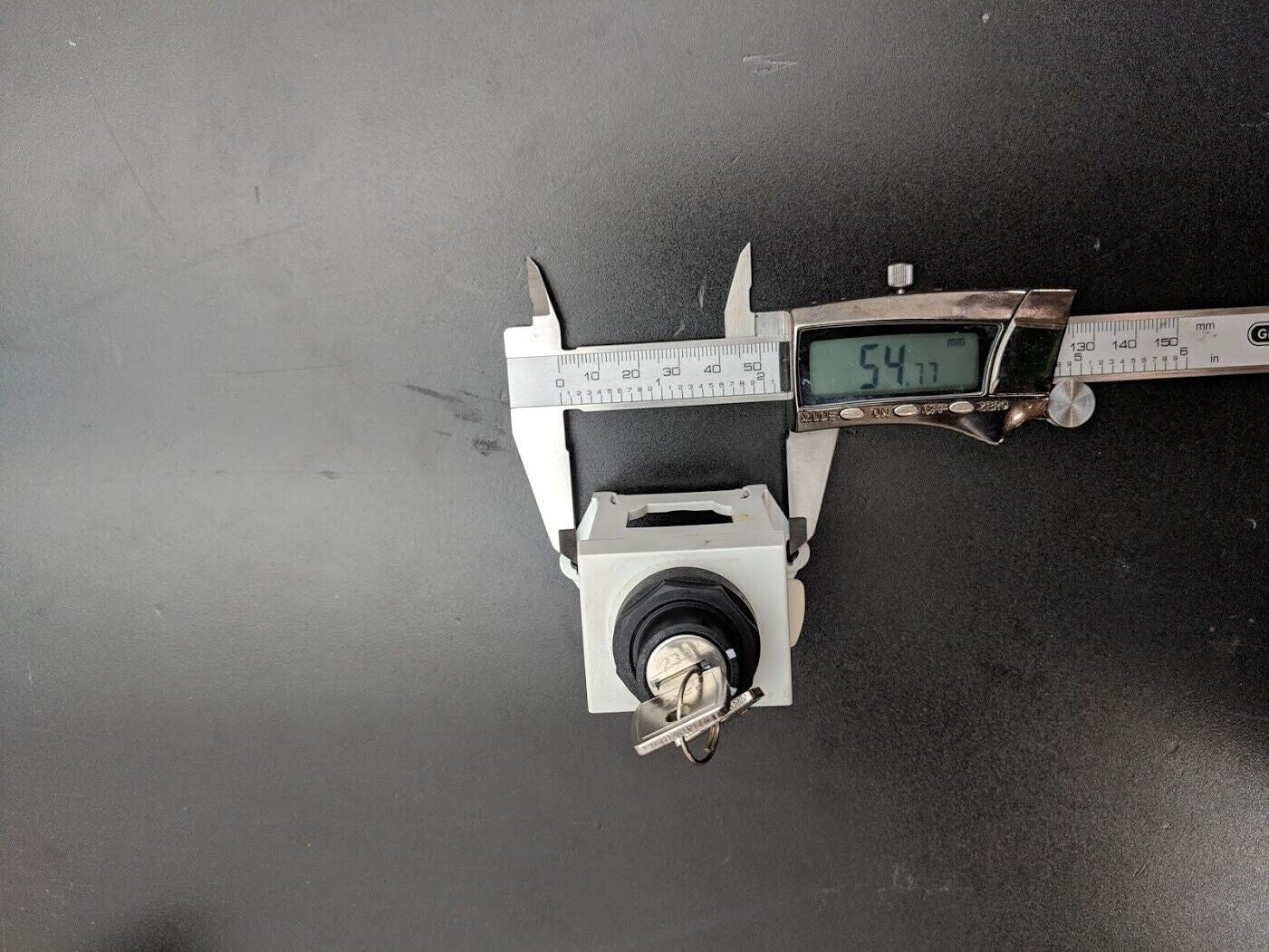 Eaton Cutler Hammer Machine Keyed Switch On Off 22mm E22B2 2 Keys