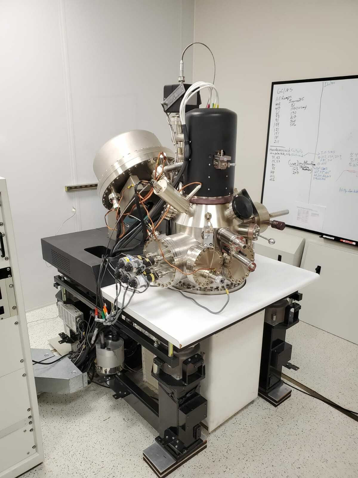 Microlab 350/310F Auger Electron Spectrometer  Complete System Free Freight