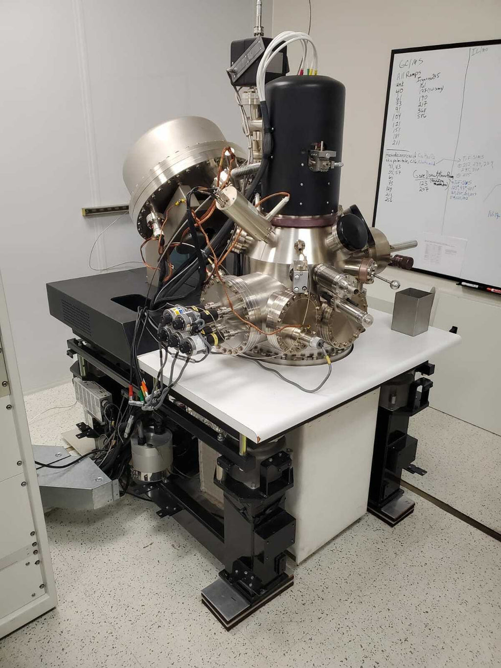 Microlab 350/310F Auger Electron Spectrometer  Complete System Free Freight
