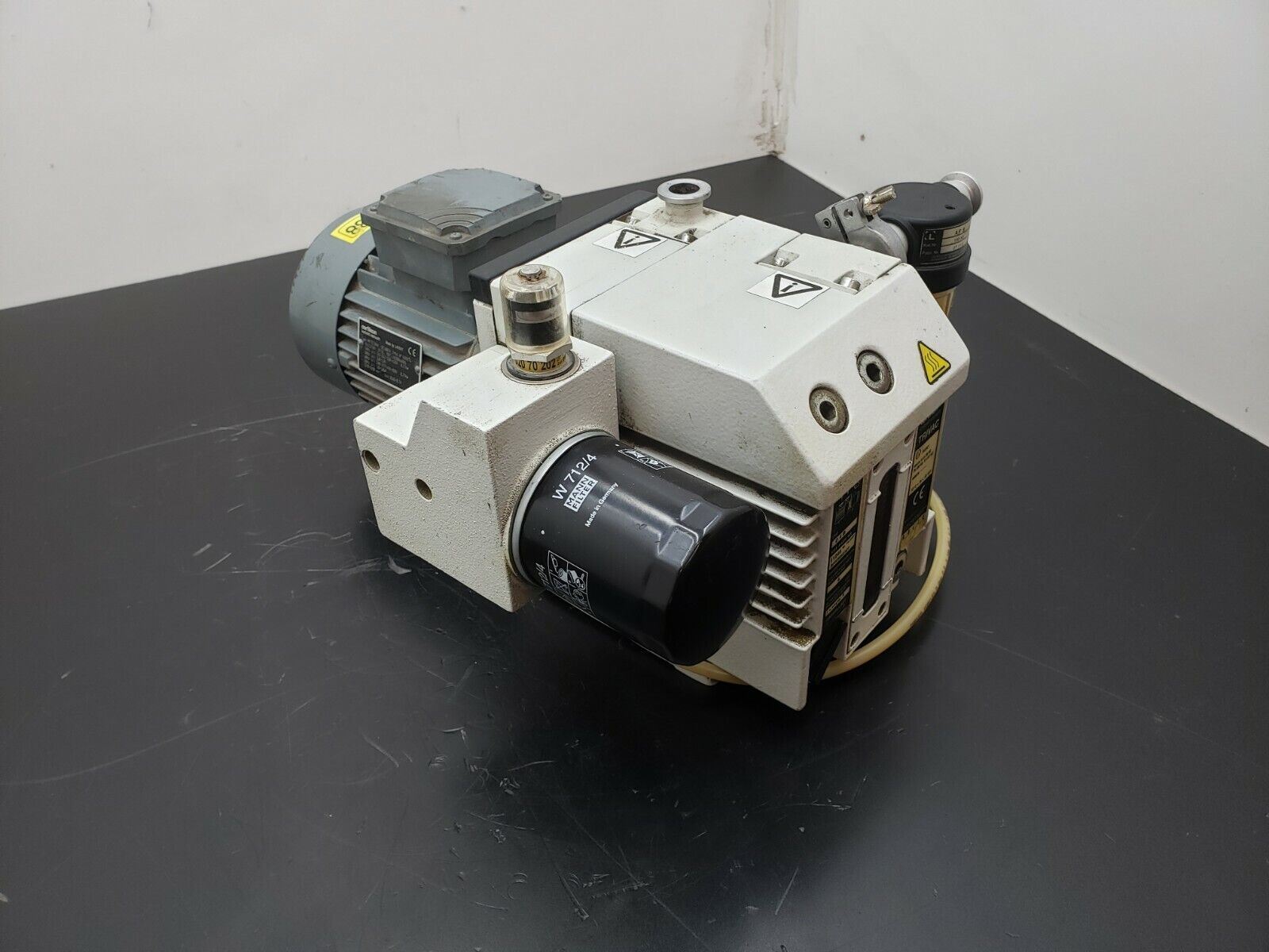 Leybold Trivac 240V D4B Tested To 10 Microns W/ AF8 Filter, OF4-25
