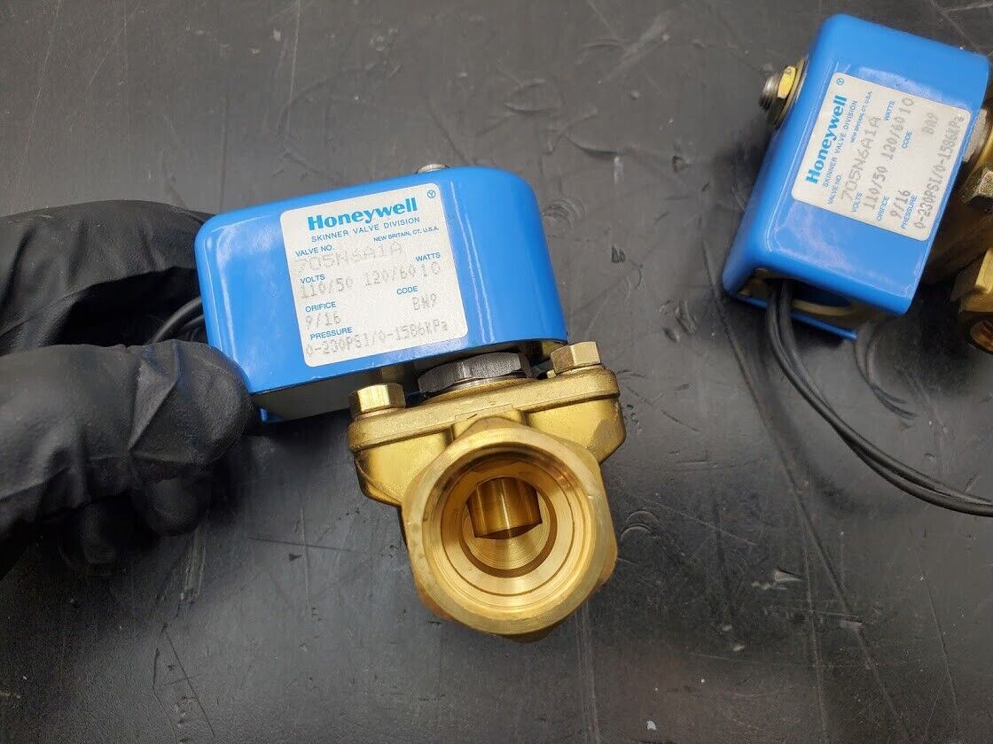 2x HONEYWELL Brass Solenoid Valve 2-Way 120VAC 0-230PSI 10W 705N6A1A