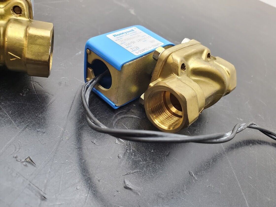 2x HONEYWELL Brass Solenoid Valve 2-Way 120VAC 0-230PSI 10W 705N6A1A