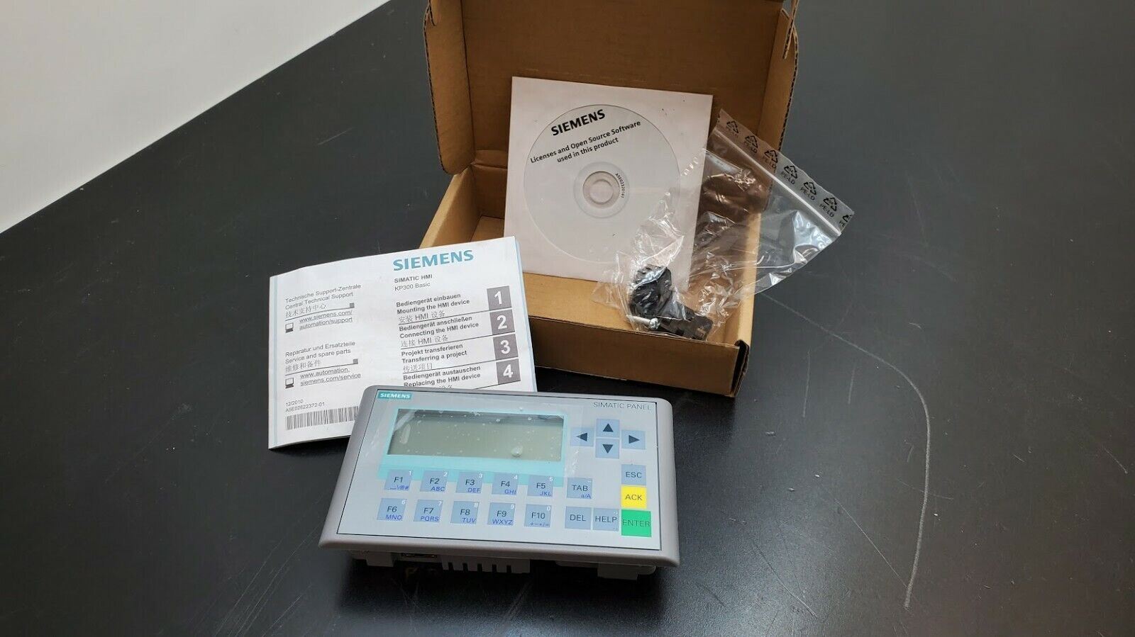 SIEMENS SIMATIC HMI KP300 6AV6 647-0AH11-3AX0 Basic mono PN Panel NEW IN BOX