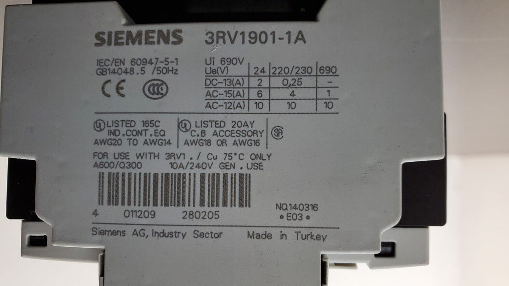 SIEMENS SIRIUS 3RV1021-4BA10 Circuit Breaker w/ 3RV1901-1A Auxiliary Contact