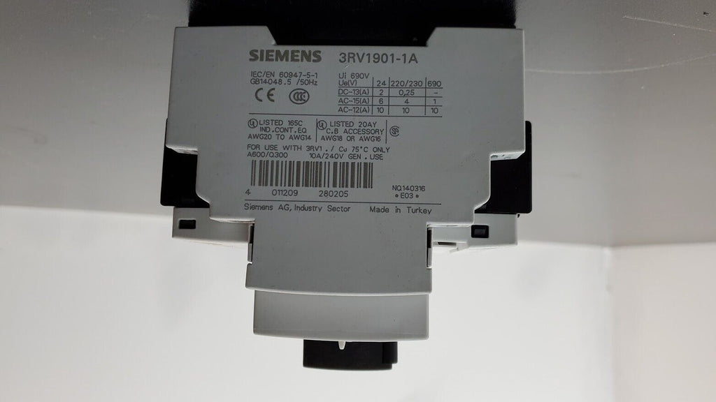 SIEMENS SIRIUS 3RV1021-4BA10 Circuit Breaker w/ 3RV1901-1A Auxiliary Contact