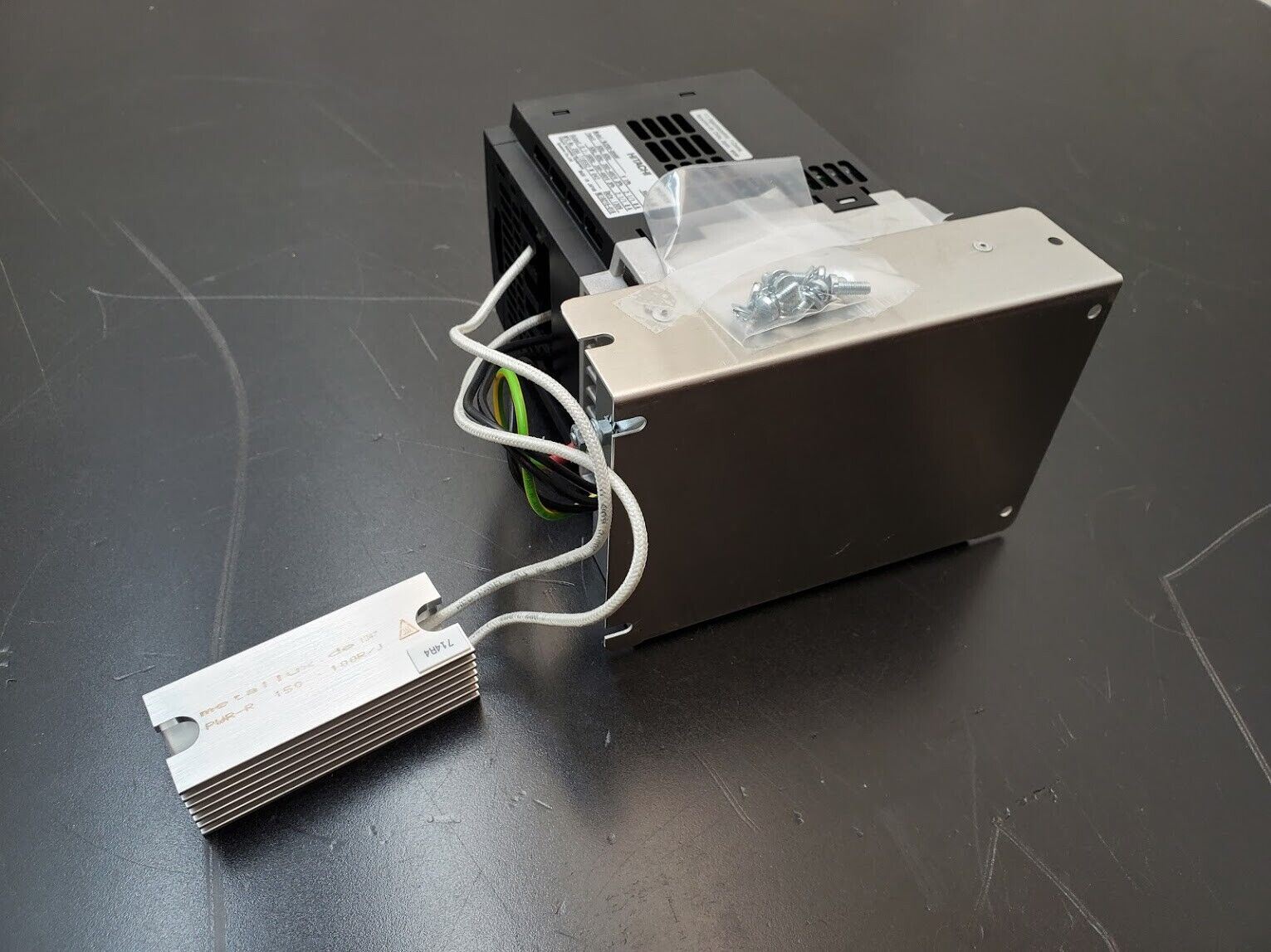 Hitachi VFD Inverter Drive WJ200-004HF 3 Phase 0.4KW 380-480V in/out 2A 1/2 HP