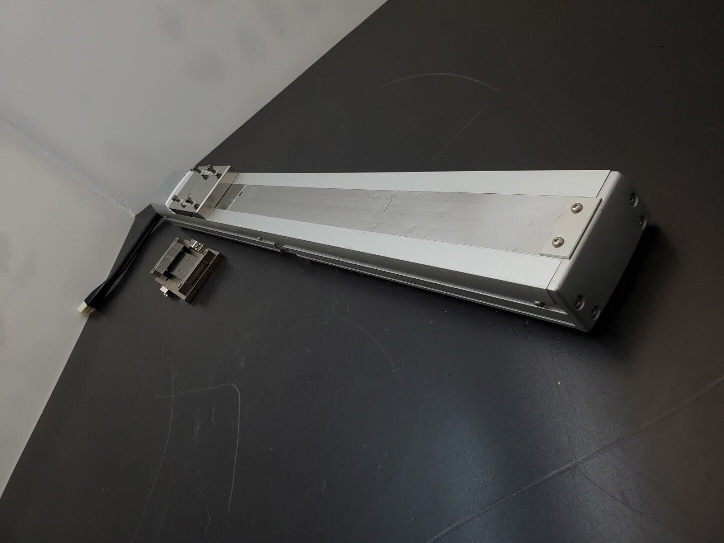 IAI Intelligent Actuator ISD-S-16-60-600-CR Screw Driven Linear Guided Actuator