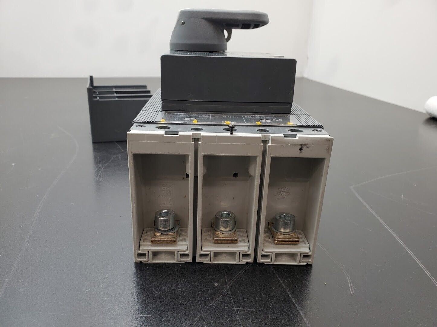 ABB SACE Tmax T5V-HA 400 Circuit Breaker 400 Amps 1000 VAC 3 Pole Rotary Handle